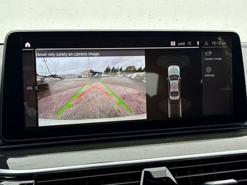 Used 2023 BMW 530e xDrive w/ Premium Package image 18