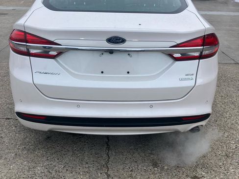 Used 2017 Ford Fusion SE w/ Fusion SE Technology Package image 3