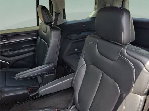 Used 2021 Jeep Grand Cherokee L Limited AWD/4WD image 9