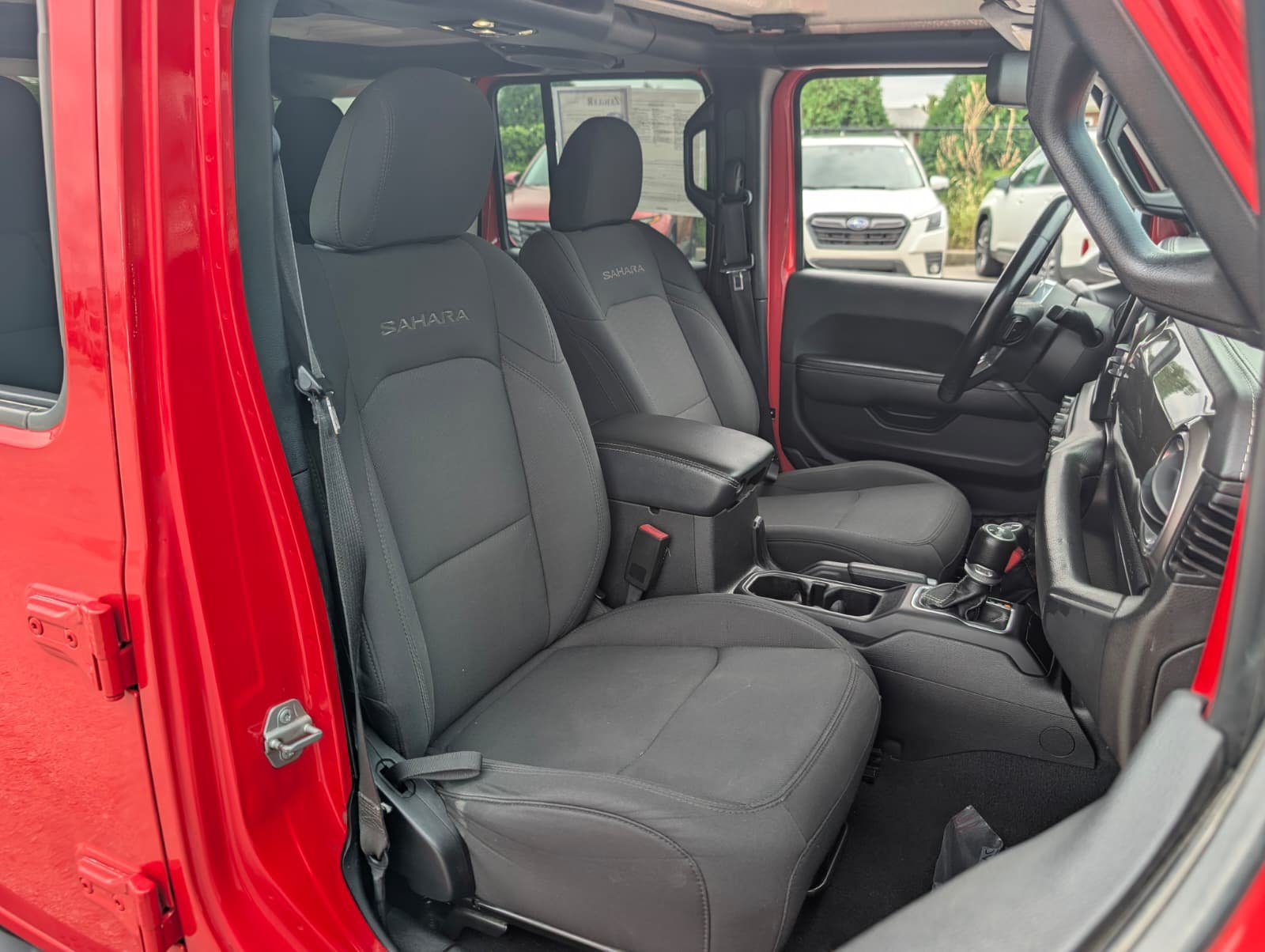 Used 2020 Jeep Wrangler Unlimited Sahara AWD/4WD image 31