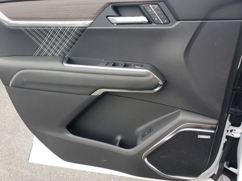 New 2026 GMC Acadia Denali w/ Super Cruise Package FWD image 13