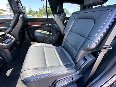 Certified 2024 Lincoln Navigator Premiere AWD/4WD image 4