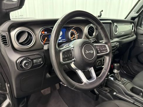 Used 2021 Jeep Wrangler Unlimited Sahara AWD/4WD image 17