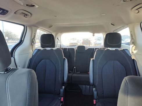 Used 2023 Chrysler Voyager LX image 16
