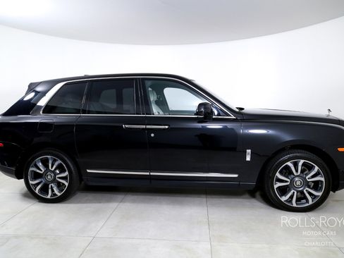 Used 2022 Rolls-Royce Cullinan image 10