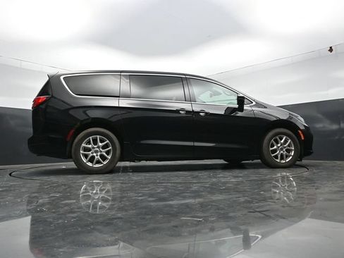 Used 2024 Chrysler Pacifica Touring-L FWD image 51