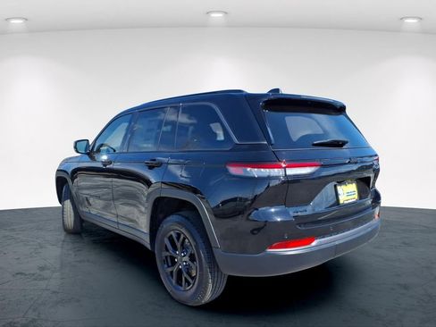 New 2026 Jeep Grand Cherokee 4WD image 7