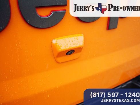 Used 2025 Jeep Gladiator Rubicon w/ Convenience Group AWD/4WD image 22
