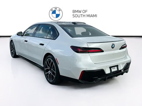 Used 2023 BMW 740i w/ Parking Assistance Package RWD image 5