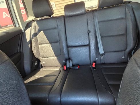 Used 2017 Volkswagen Tiguan S image 25