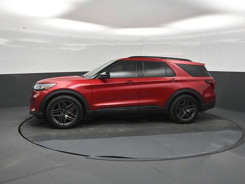 Used 2025 Ford Explorer ST w/ Sun And Sound Package AWD/4WD image 4