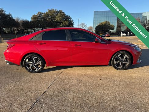 Used 2022 Hyundai Elantra Limited image 9