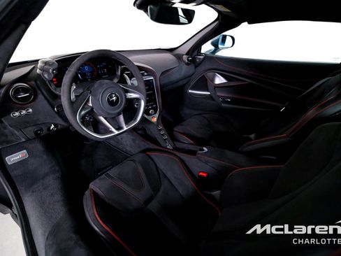 Used 2025 McLaren 750S RWD image 13