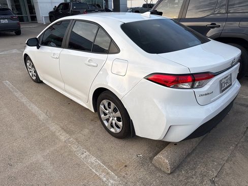 Used 2025 Toyota Corolla LE image 4