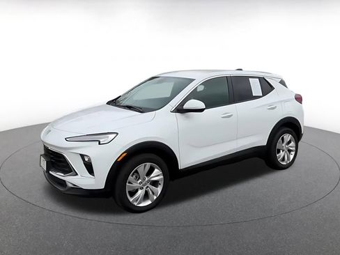 Used 2025 Buick Encore GX Preferred AWD/4WD image 8