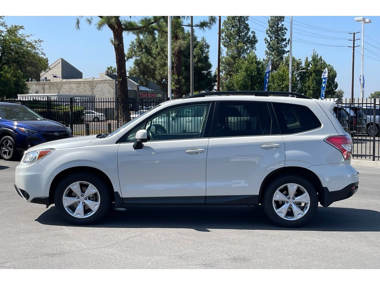 Used 2015 Subaru Forester 2.5i Limited AWD/4WD image 2