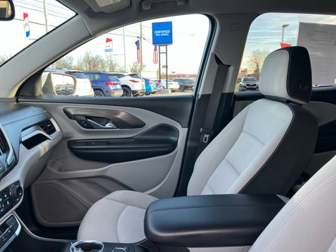 Used 2023 GMC Terrain SLE w/ Driver Convenience Package image 10