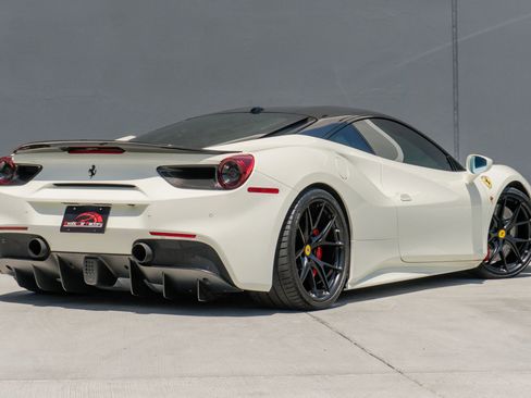 Used 2018 Ferrari 488 GTB RWD image 7