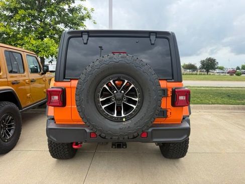 New 2026 Jeep Wrangler Unlimited Rubicon w/ Xtreme 35 Tire Package AWD/4WD image 16