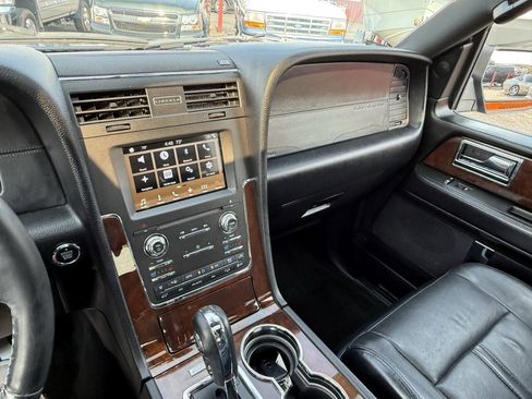 Used 2016 Lincoln Navigator Select AWD/4WD image 13