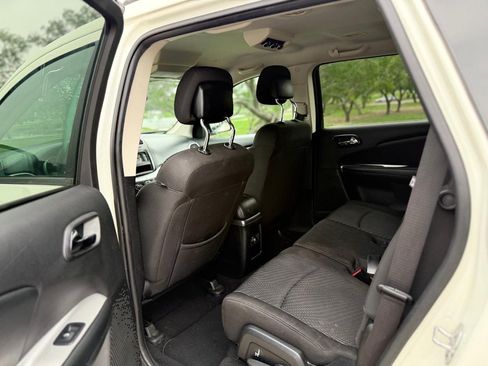 Used 2018 Dodge Journey SE w/ Popular Equipment Group FWD image 32