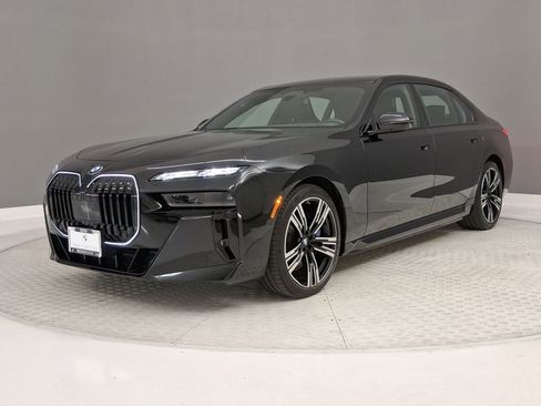 Used 2025 BMW i7 xDrive60 w/ Executive Package AWD/4WD image 37