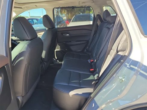 Used 2023 Nissan Rogue SL w/ SL Premium Package image 11