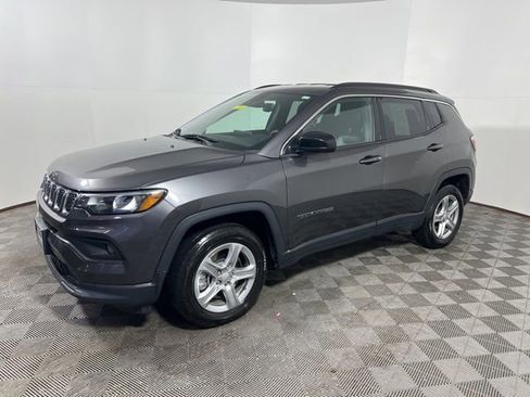 Used 2024 Jeep Compass Latitude image 4