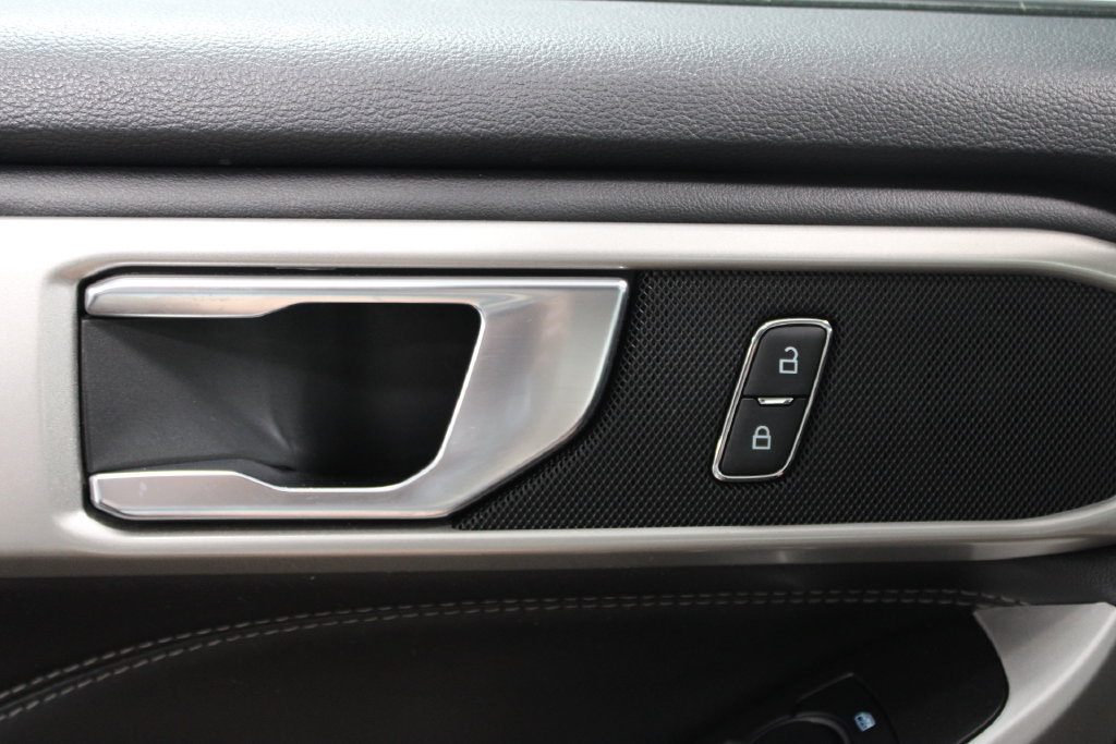 Used 2024 Ford Explorer XLT RWD image 35