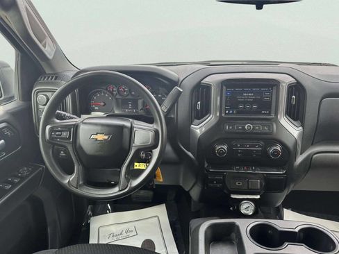 Used 2019 Chevrolet Silverado 1500 Custom w/ Custom Convenience Package AWD/4WD image 17