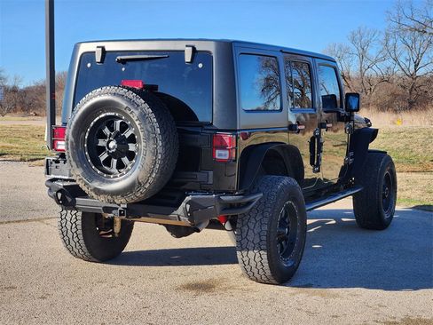 Used 2012 Jeep Wrangler Unlimited Sport image 7