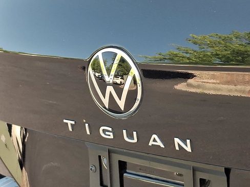 Used 2024 Volkswagen Tiguan SE FWD image 30