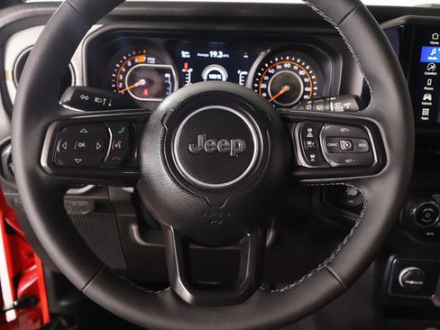 Used 2025 Jeep Wrangler Sport AWD/4WD image 3