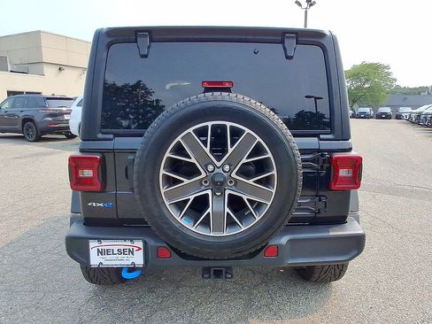Used 2023 Jeep Wrangler Unlimited Sahara w/ Cold Weather Group AWD/4WD image 29