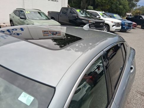 Certified 2025 Buick Envista Avenir image 5