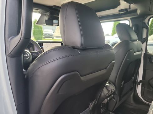 New 2026 Jeep Gladiator Rubicon AWD/4WD image 12