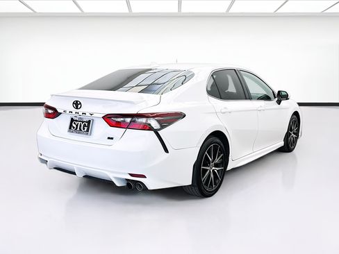 Used 2024 Toyota Camry SE FWD image 4