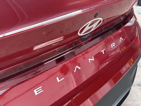 Used 2026 Hyundai Elantra SE FWD image 10
