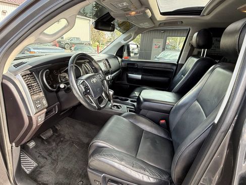 Used 2018 Toyota Sequoia TRD Sport AWD/4WD image 11