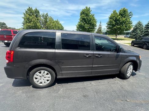 Used 2017 Dodge Grand Caravan SE w/ UConnect Hands-Free Group FWD image 10