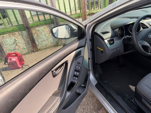 Used 2016 Hyundai Elantra SE FWD image 11