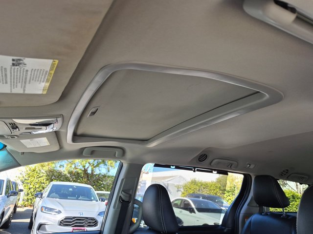 Used 2017 Toyota Sienna SE FWD image 14