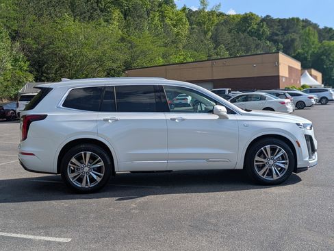 Used 2025 Cadillac XT6 Premium Luxury image 8