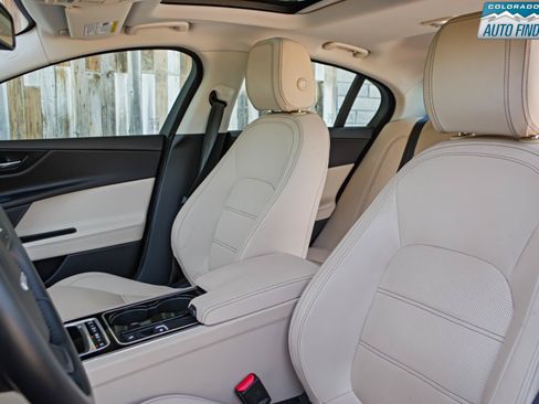 Used 2017 Jaguar XE Prestige AWD/4WD image 12
