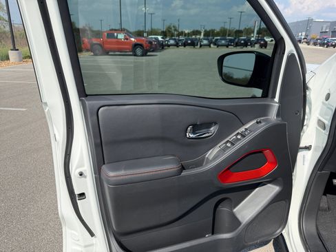 Used 2025 Nissan Frontier Pro-X image 26