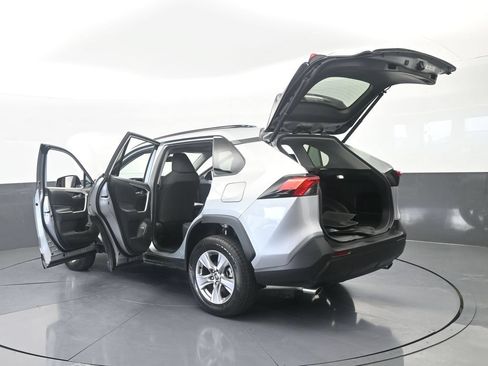 Used 2022 Toyota RAV4 XLE w/ Convenience Package FWD image 73