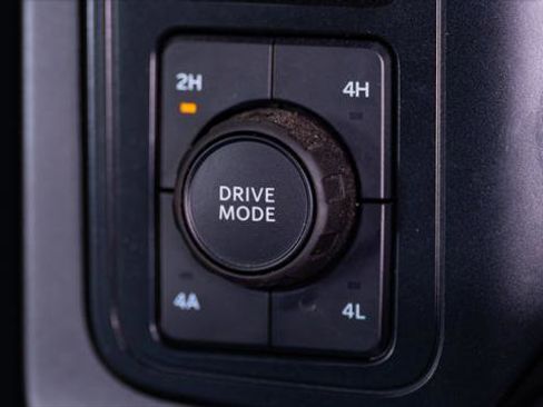 Used 2025 Ford F150 Lariat w/ Equipment Group 501A Mid image 26