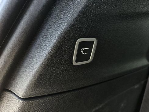 New 2026 Chrysler Pacifica Limited image 10