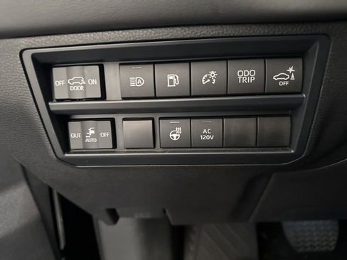 Used 2025 Toyota Sequoia Platinum image 14