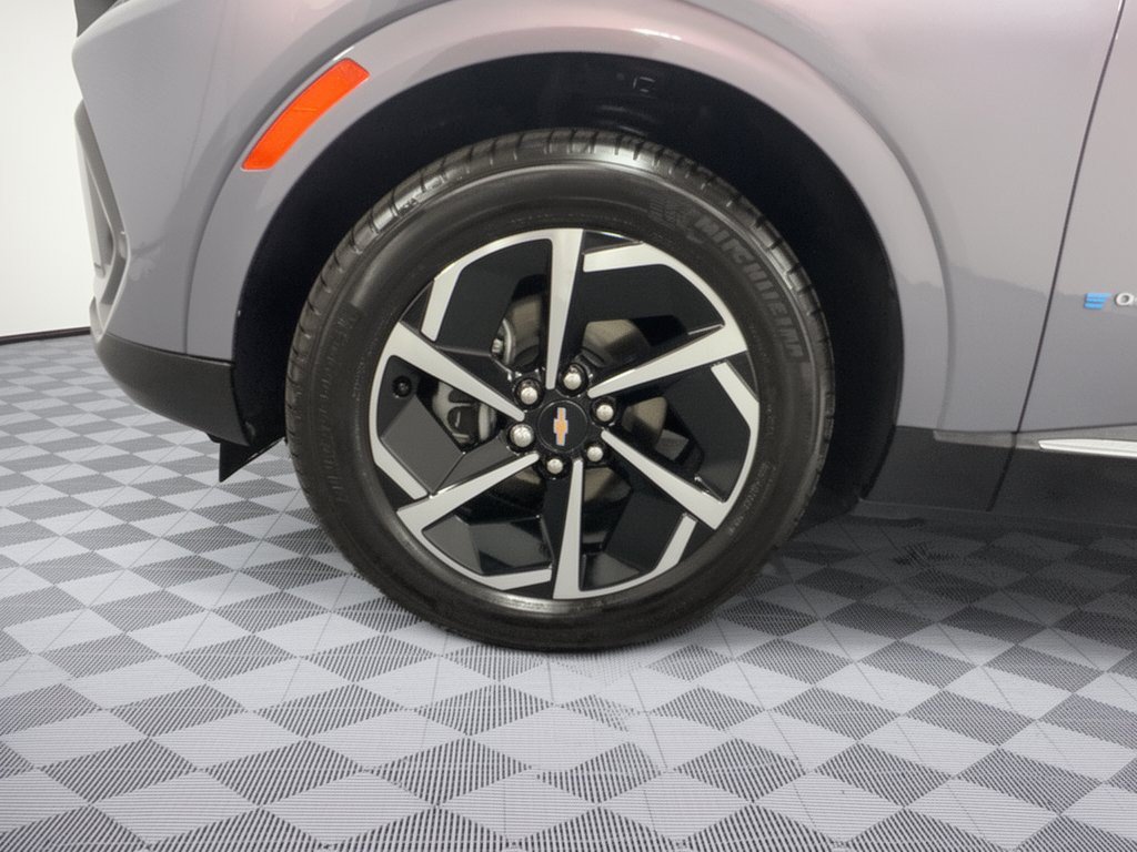 Used 2024 Chevrolet Equinox EV LT FWD image 13
